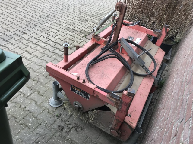 Veegmachine met opvangbak