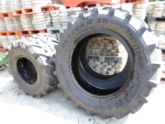 Set banden 420/85R24 en 460/85R38