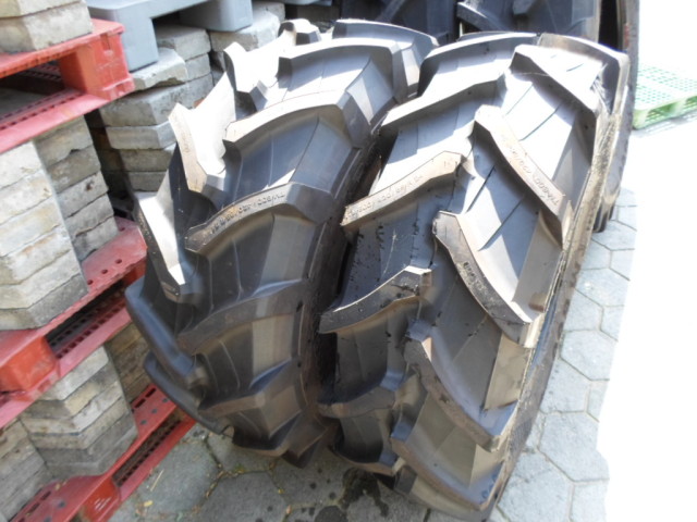 Set banden 420/85R24 en 460/85R38