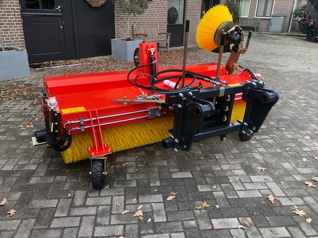 Demo ADLER K600/240 veger met zijborstel