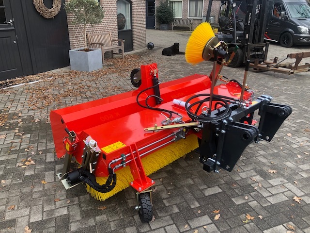 Demo ADLER K600/240 veger met zijborstel