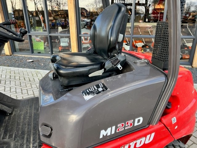 Gebruikte MANITOU MI25D diesel heftruck