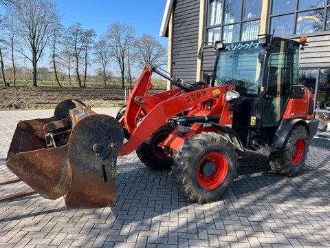 Kubota R082 shovel