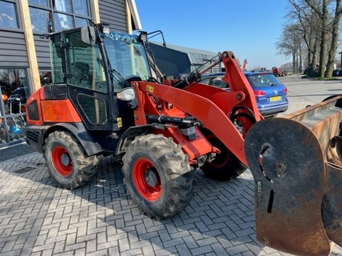 Kubota R082 shovel