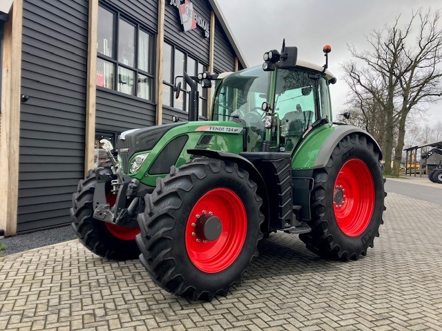 FENDT 724 profi plus tractor met 240 pk