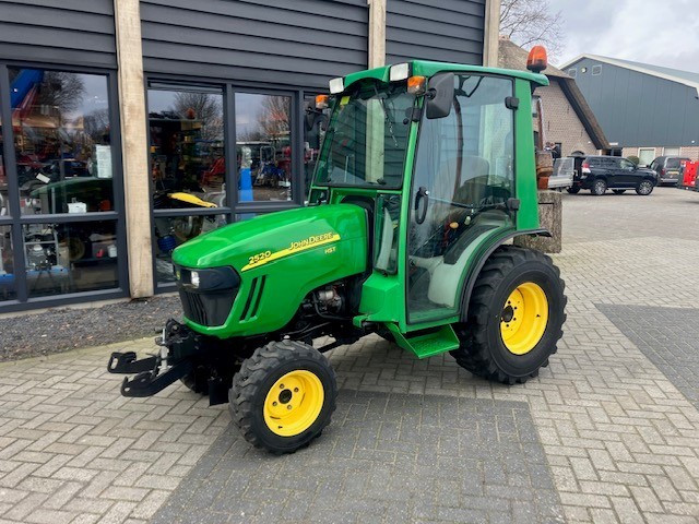 JOHN DEERE 2520 compacttractor