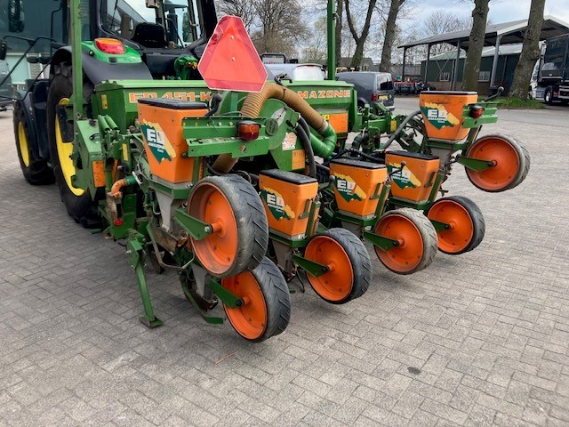 Amazone 451K 6-rijige  maiszaaier