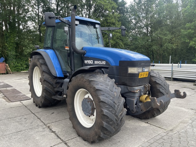 New Holland M 160 RC met fronthef&pto