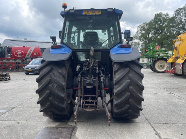 New Holland M 160 RC met fronthef&pto