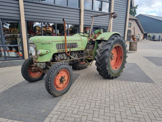 FENDT FAVORIT 3 tractor met 42 pk