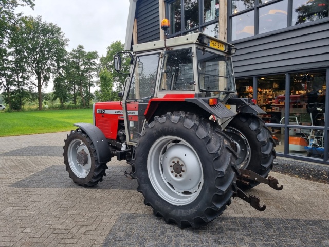 MASSEY FERGUSON 390 tractor met 82 pk