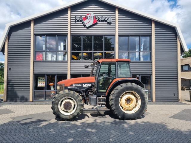 NEW HOLLAND M160 tractor