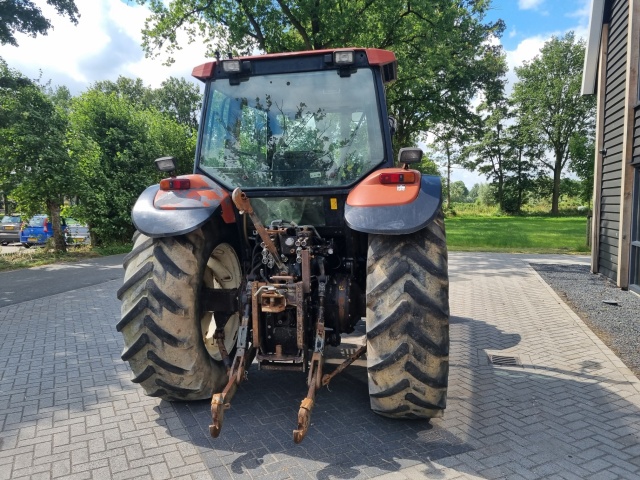 NEW HOLLAND M160 tractor