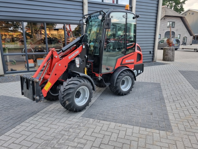 MANITOU MLA 3-35H minishovel 2836 kgs