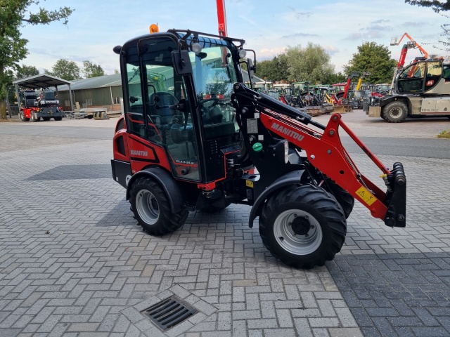 MANITOU MLA 3-35H minishovel 2836 kgs