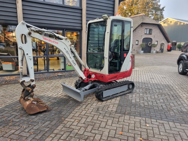 Gebruikte TAKEUCHI TB216 minigraver