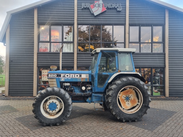 Gebruikte Ford 8210 tractor 6 cilinder