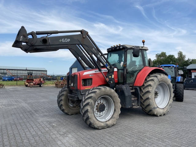 Massey Ferguson 6485 met voorlader