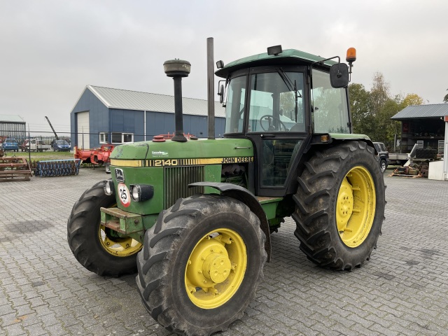 John Deere 2140 MFWD