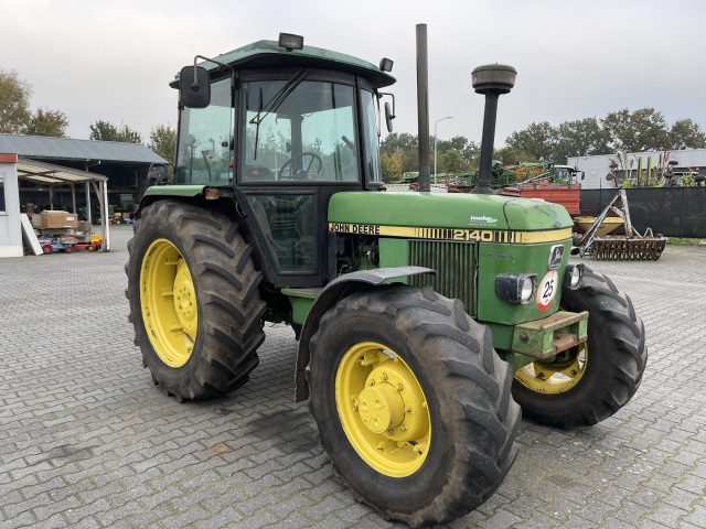 John Deere 2140 MFWD