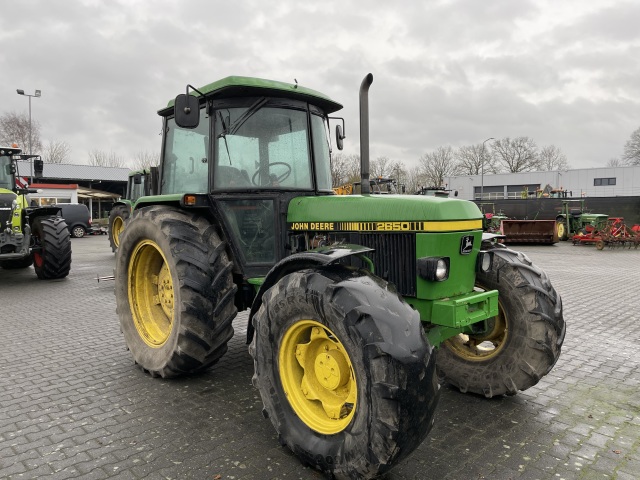 John Deere 2650